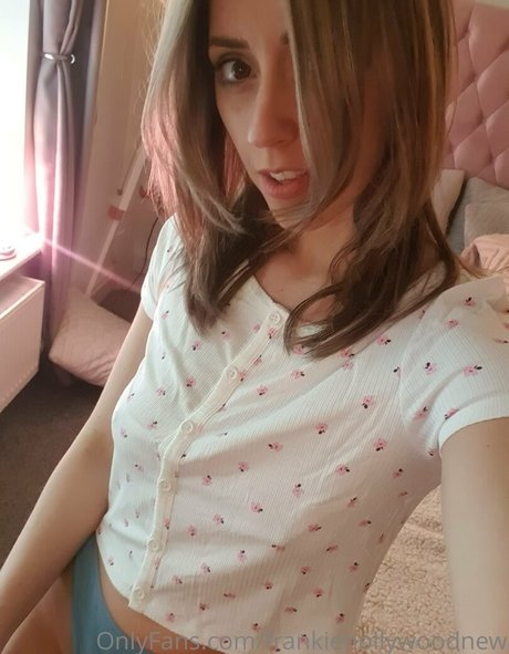 Nacktes geleaktes OnlyFans-Foto von Frankiehollywoodnew
