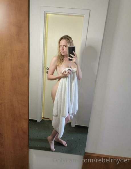 Nacktes geleaktes OnlyFans-Foto von Rebelrhyder
