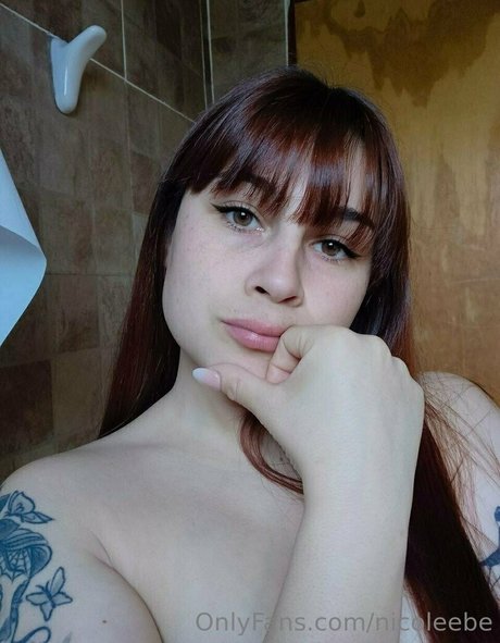 Nacktes geleaktes OnlyFans-Foto von Nicoleebe
