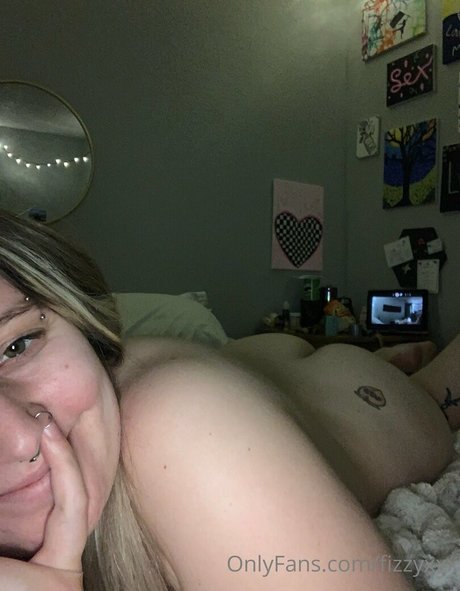 Nacktes geleaktes OnlyFans-Foto von Fizzyxxx