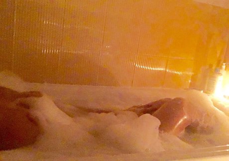 Nacktes geleaktes OnlyFans-Foto von Obedientenena