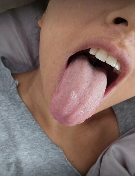 Nacktes geleaktes OnlyFans-Foto von Tongue Queen