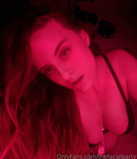 Nacktes geleaktes OnlyFans-Foto von Thefacialparty