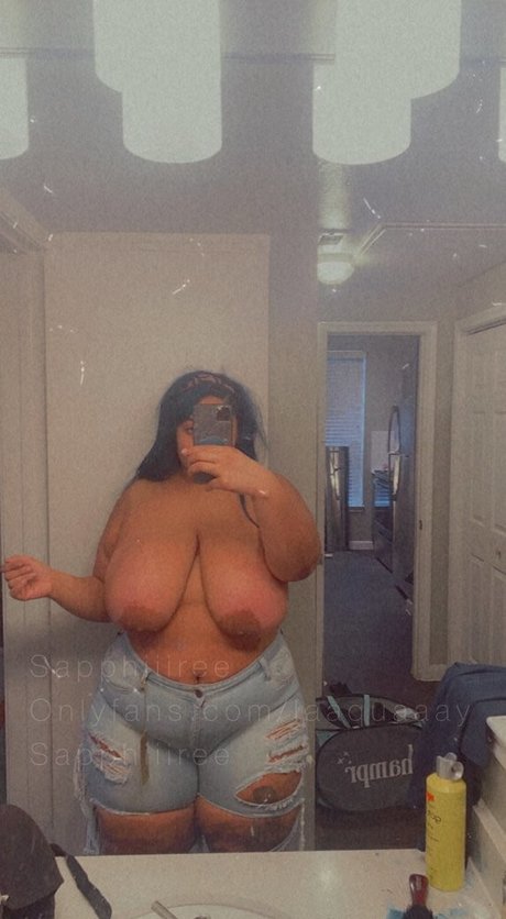 Nacktes geleaktes OnlyFans-Foto von Sapphiiireee