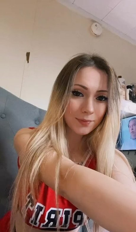 Nacktes geleaktes OnlyFans-Foto von Little Momma