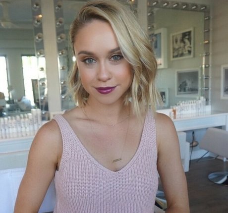Nacktes geleaktes OnlyFans-Foto von Becca Tobin