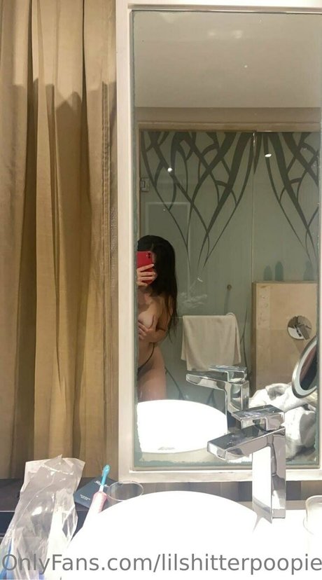 Nacktes geleaktes OnlyFans-Foto von Lilshitterpoopie