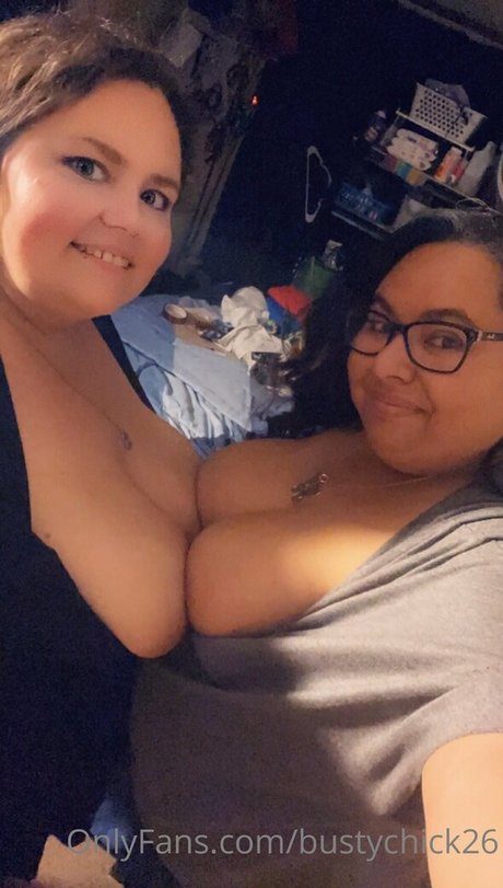 Nacktes geleaktes OnlyFans-Foto von Bustychick26