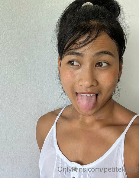 Nacktes geleaktes OnlyFans-Foto von Petitekate9