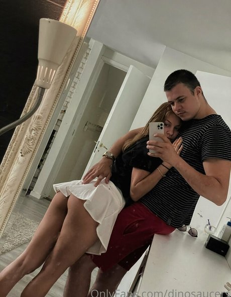 Nacktes geleaktes OnlyFans-Foto von Dinosaucers