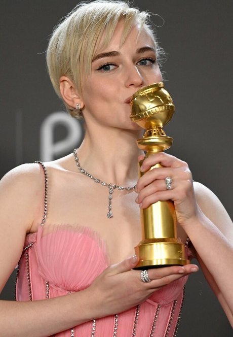 Nacktes geleaktes OnlyFans-Foto von Julia Garner