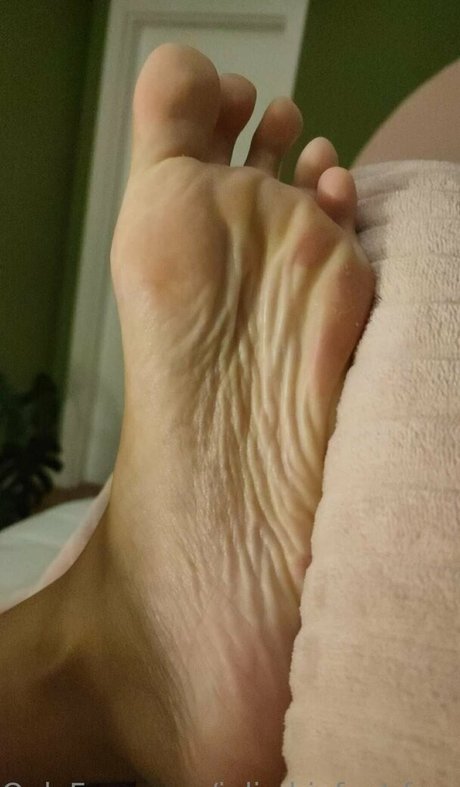 Nacktes geleaktes OnlyFans-Foto von Juliebigfeetfree