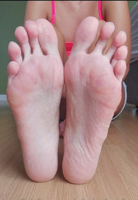 Nacktes geleaktes OnlyFans-Foto von Juliebigfeetfree