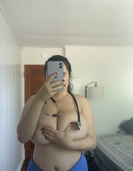 Nacktes geleaktes OnlyFans-Foto von Nurse Eve