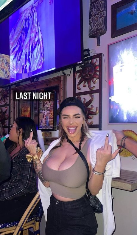 Nacktes geleaktes OnlyFans-Foto von Ashley Bernier
