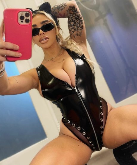 Nacktes geleaktes OnlyFans-Foto von Ashley Bernier