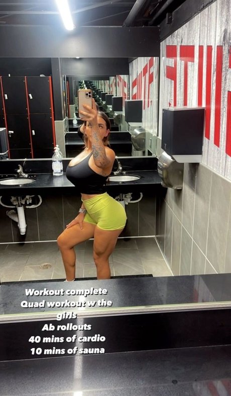 Nacktes geleaktes OnlyFans-Foto von Ashley Bernier