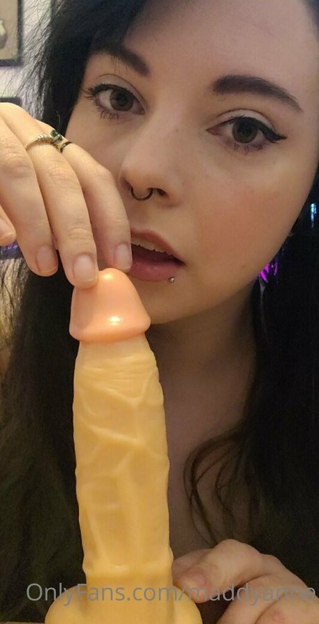 Nacktes geleaktes OnlyFans-Foto von Madianne