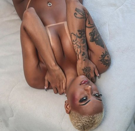 Nacktes geleaktes OnlyFans-Foto von Blacklavi