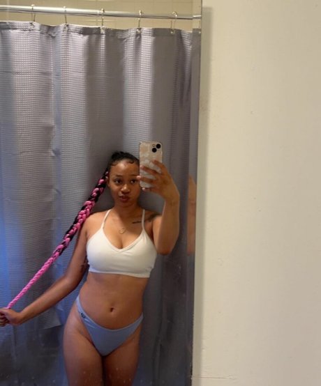 Nacktes geleaktes OnlyFans-Foto von Callmecoconasty