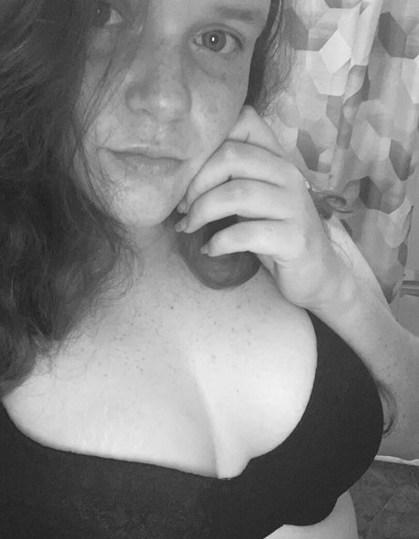 Nacktes geleaktes OnlyFans-Foto von Peachyly