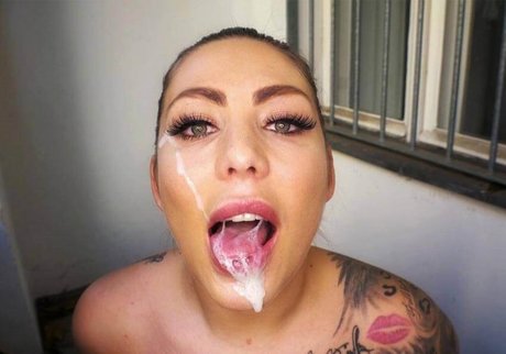 Nacktes geleaktes OnlyFans-Foto von Mia Blow