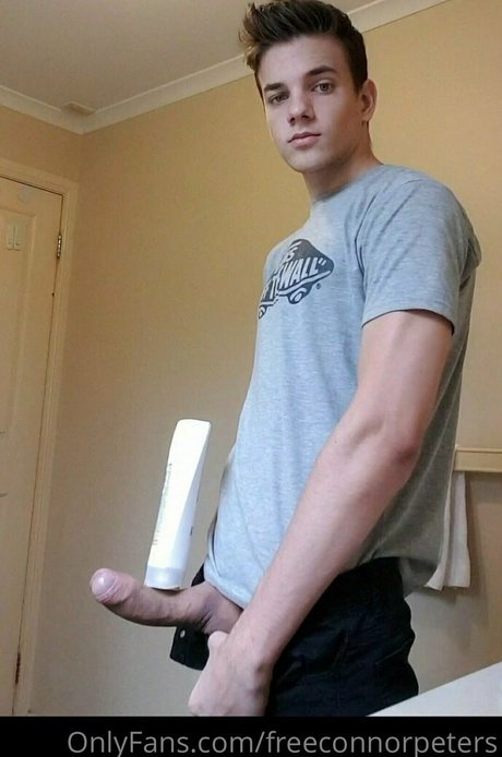 Nacktes geleaktes OnlyFans-Foto von Freeconnorpeters