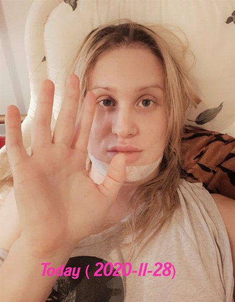 Nacktes geleaktes OnlyFans-Foto von Avrilvixxxen