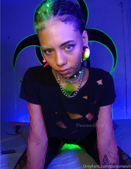 Nacktes geleaktes OnlyFans-Foto von Poisonwish