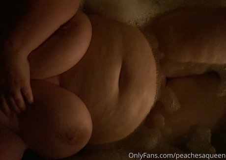 Nacktes geleaktes OnlyFans-Foto von Peachesaqueen