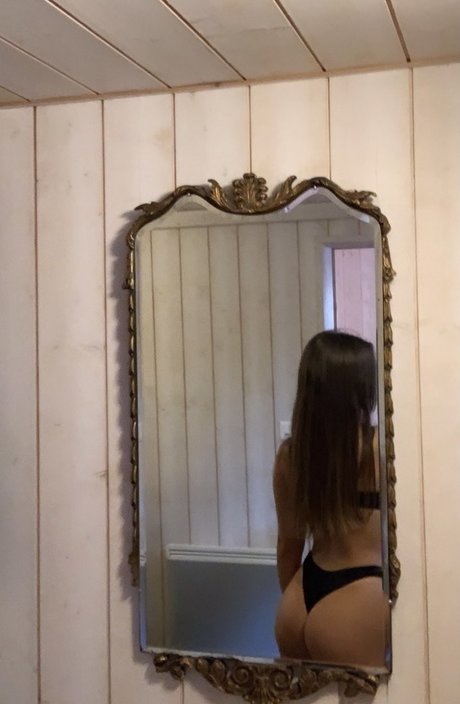 Nacktes geleaktes OnlyFans-Foto von Emilie