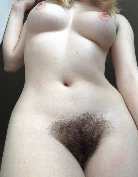 Nacktes geleaktes OnlyFans-Foto von Bauhausbaby