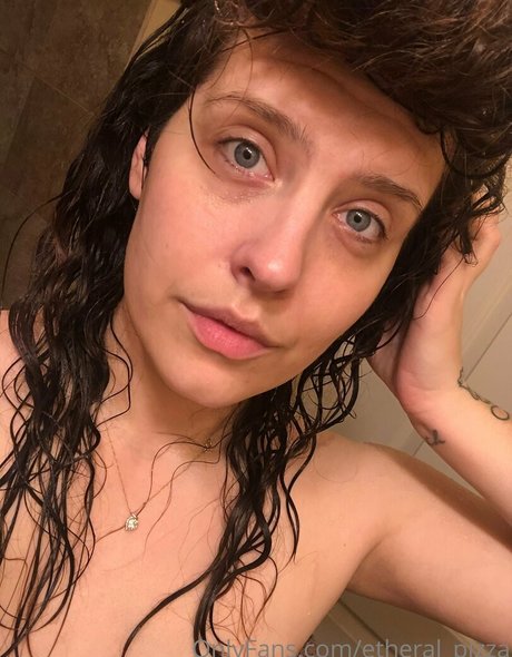 Nacktes geleaktes OnlyFans-Foto von Etheralpizza