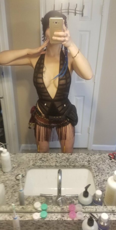 Nacktes geleaktes OnlyFans-Foto von Empressming