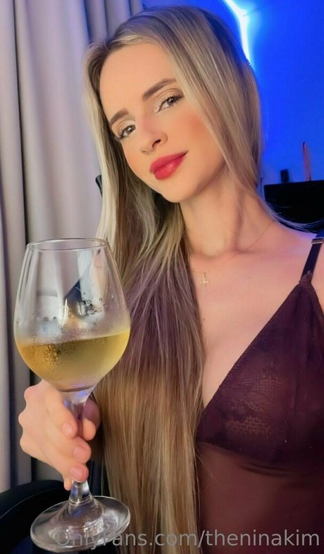 Nacktes geleaktes OnlyFans-Foto von Theninakim