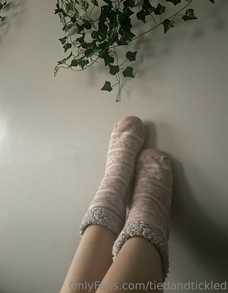 Nacktes geleaktes OnlyFans-Foto von Tiedandtickled