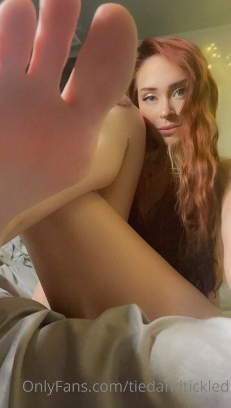 Nacktes geleaktes OnlyFans-Foto von Tiedandtickled
