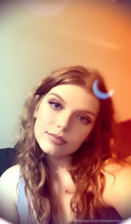 Nacktes geleaktes OnlyFans-Foto von Sexyredinbedfree