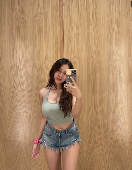 Nacktes geleaktes OnlyFans-Foto von Cerisey