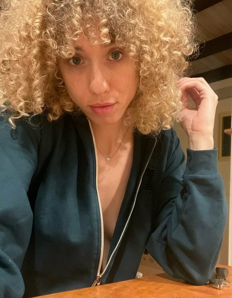 Lilydemure