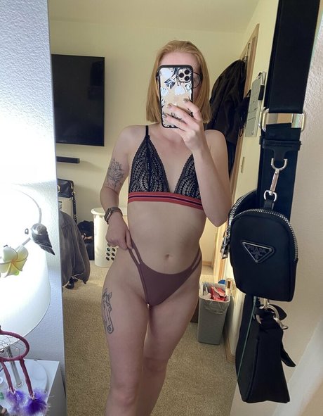 Roxyredhead