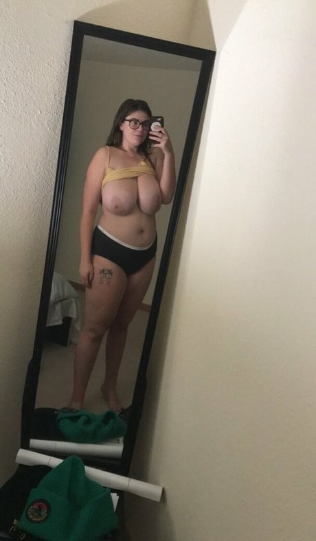 Nacktes geleaktes OnlyFans-Foto von Summie