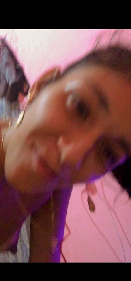 Nacktes geleaktes OnlyFans-Foto von Raissa Raissayasz