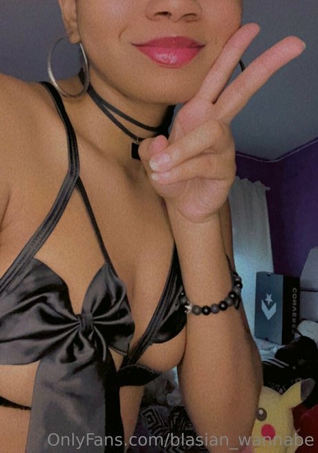 Nacktes geleaktes OnlyFans-Foto von Blasianwannabe