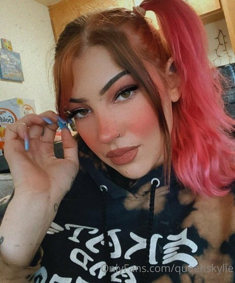 Nacktes geleaktes OnlyFans-Foto von Queenskylie