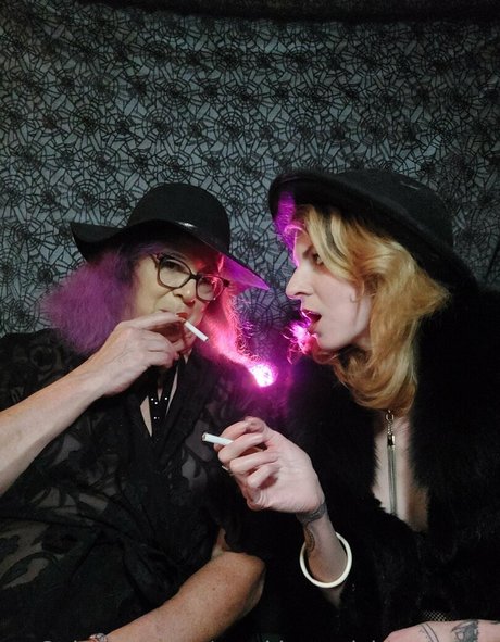 Nacktes geleaktes OnlyFans-Foto von Smokingsuicideproject