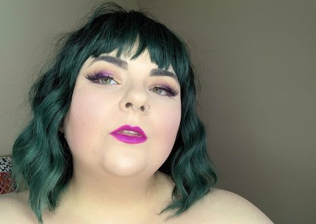 Nacktes geleaktes OnlyFans-Foto von Maisonfoxqueen