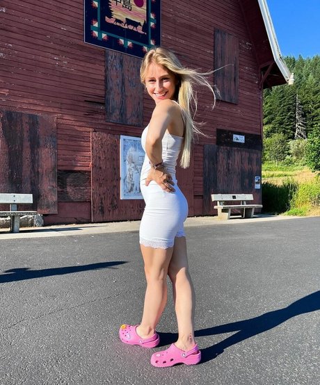 Nacktes geleaktes OnlyFans-Foto von Hailey Azure