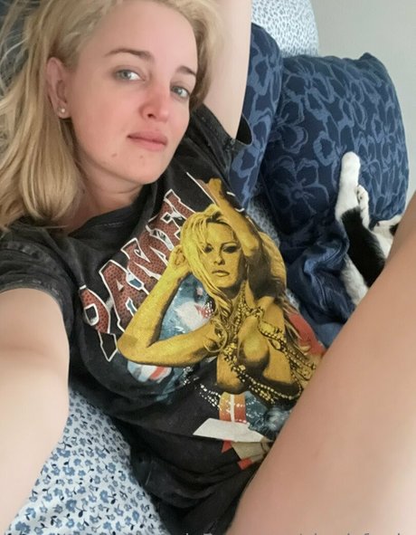 Nacktes geleaktes OnlyFans-Foto von Charlsforde