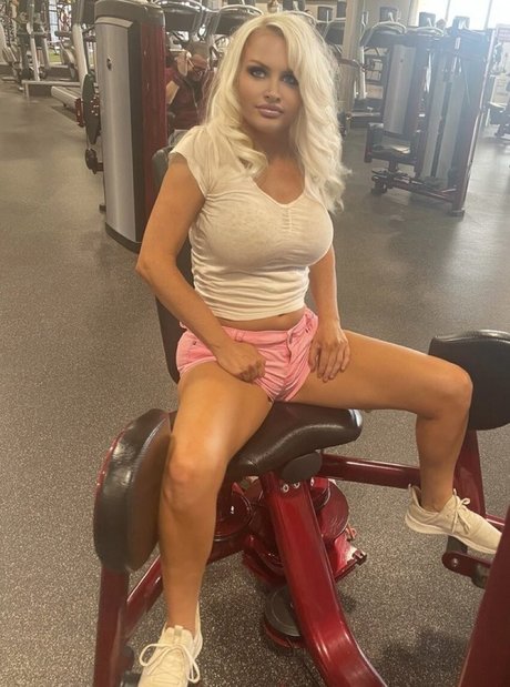 Nacktes geleaktes OnlyFans-Foto von Avalynn Daniels